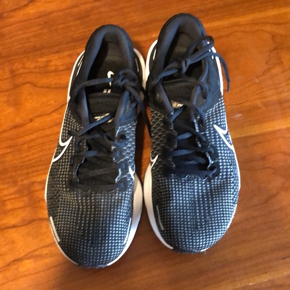 Nike ZoomX Invincible Run Flyknit 2 Woman’s DC9993-001 - Picture 3 of 9